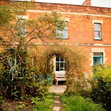 Moon In The Apple Tree Bed & Breakfast Глостънбъри Екстериор снимка