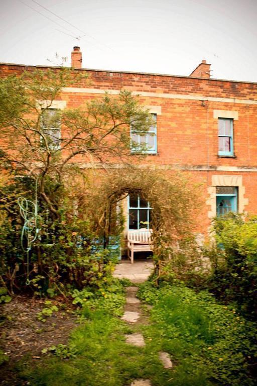 Moon In The Apple Tree Bed & Breakfast Глостънбъри Екстериор снимка