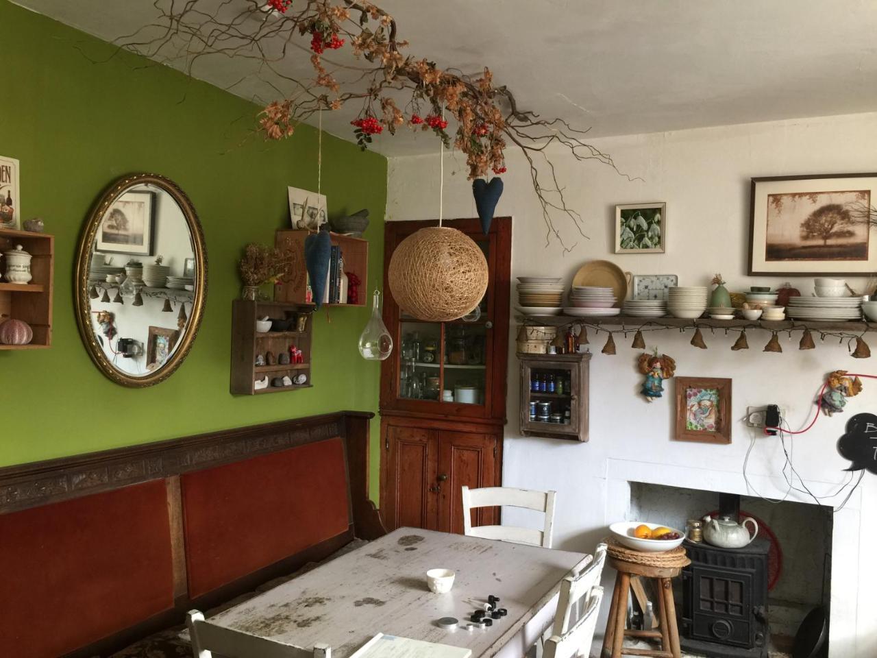 Moon In The Apple Tree Bed & Breakfast Глостънбъри Екстериор снимка